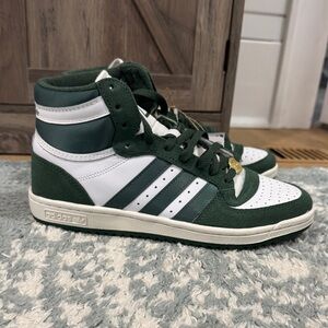 Adidas originals women’s top ten Forest Green and White High-Tops nwts 8.5